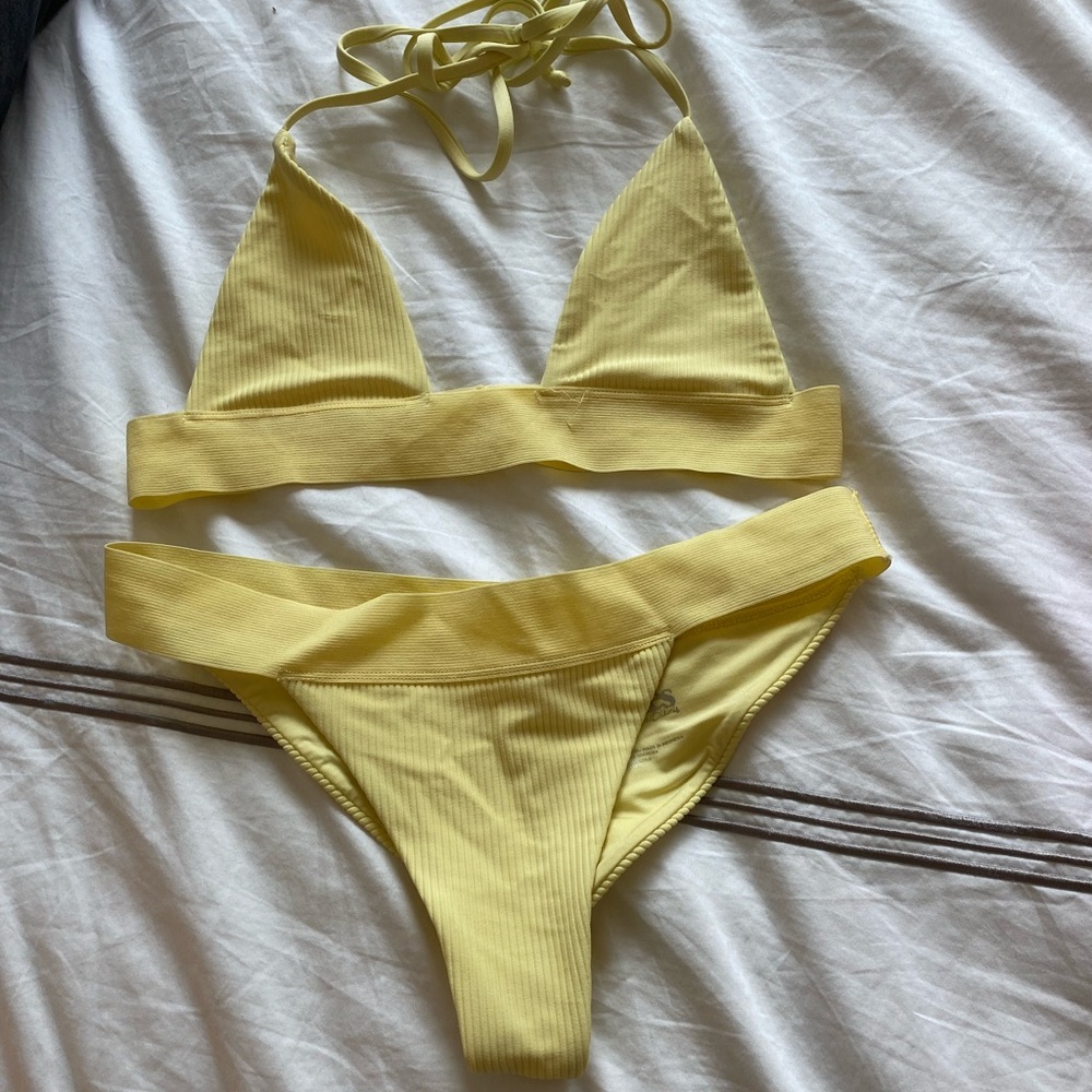 Frankies bikini in yellow
